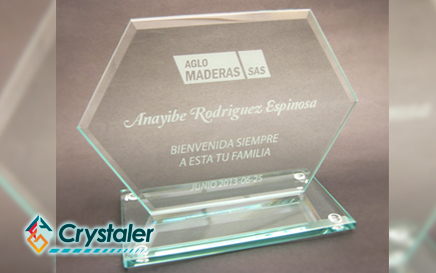 Placa conmemorativa en vidrio