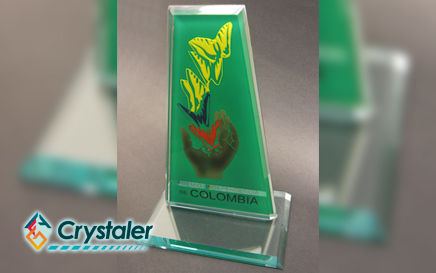 Placa conmemorativa en vidrio