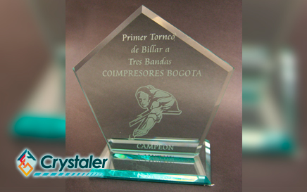 Placa conmemorativa en vidrio